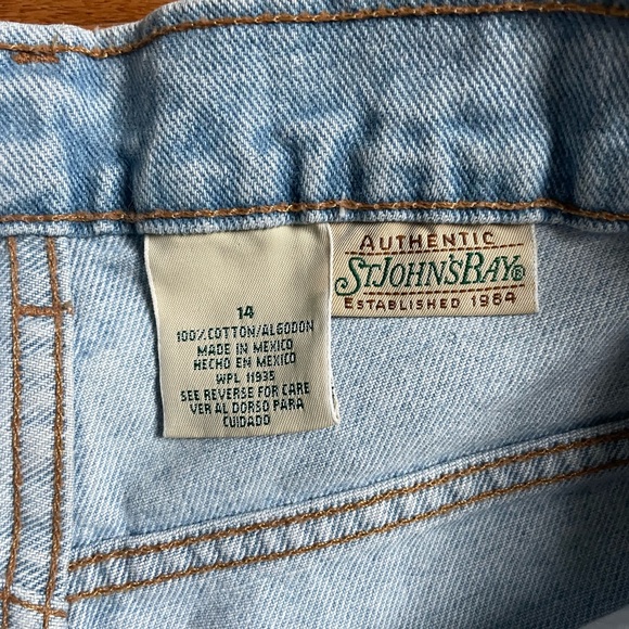 Vintage light wash denim shorts. Hand embroidery done my yours truly 😊 - Picture 4 of 4